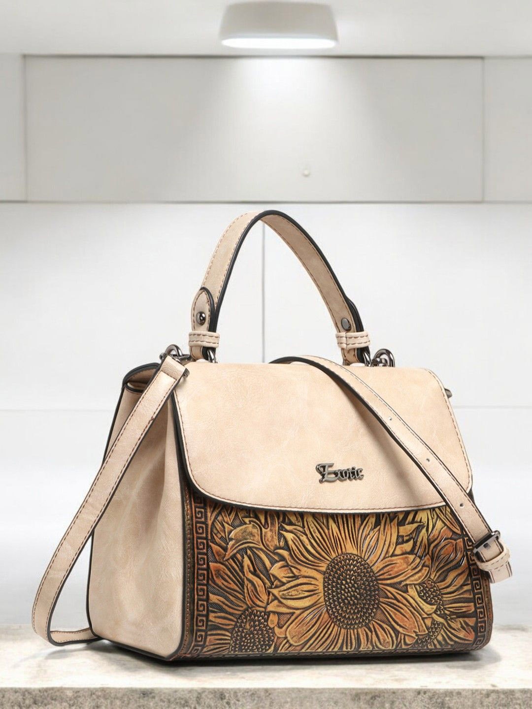 

Exotic Floral Swagger Handheld Bag, Beige