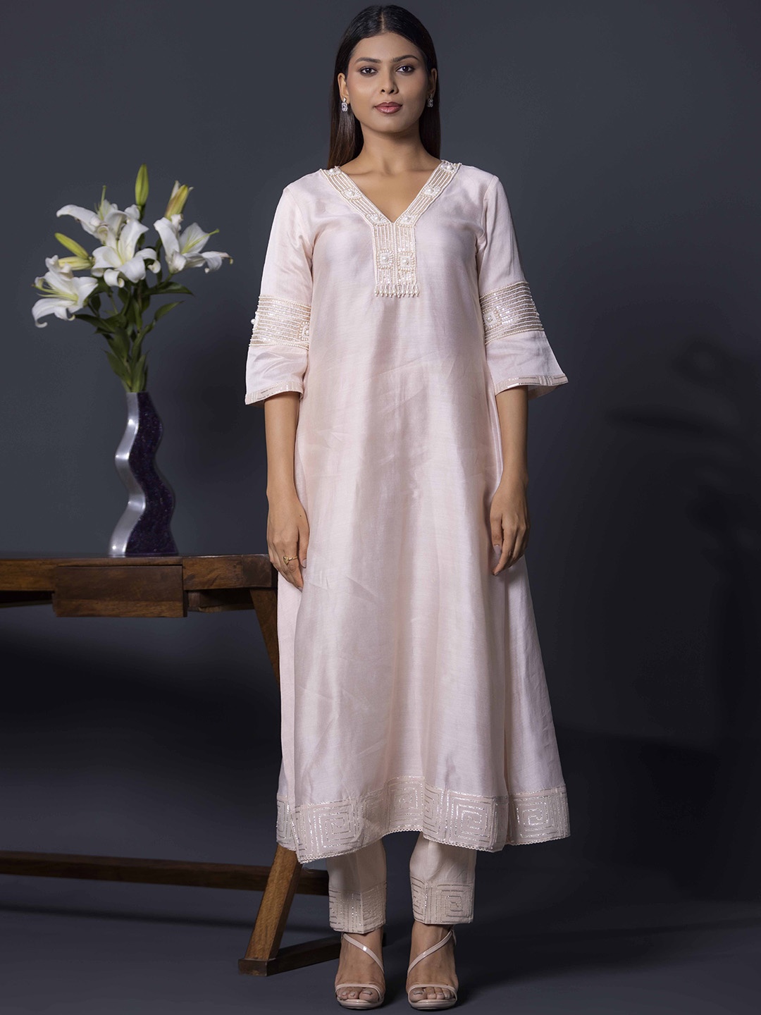 

SHWETA DABAS Women Layered Beads and Stones Chanderi Silk Kurta with Trousers & With Dupatta, Peach