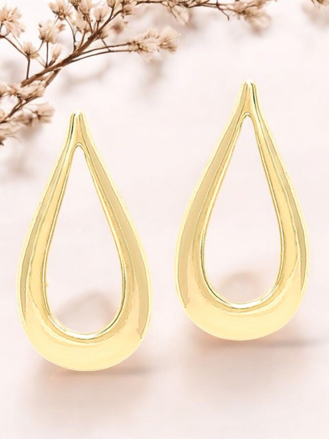 

fabula Heart Shaped Studs Earrings, Gold