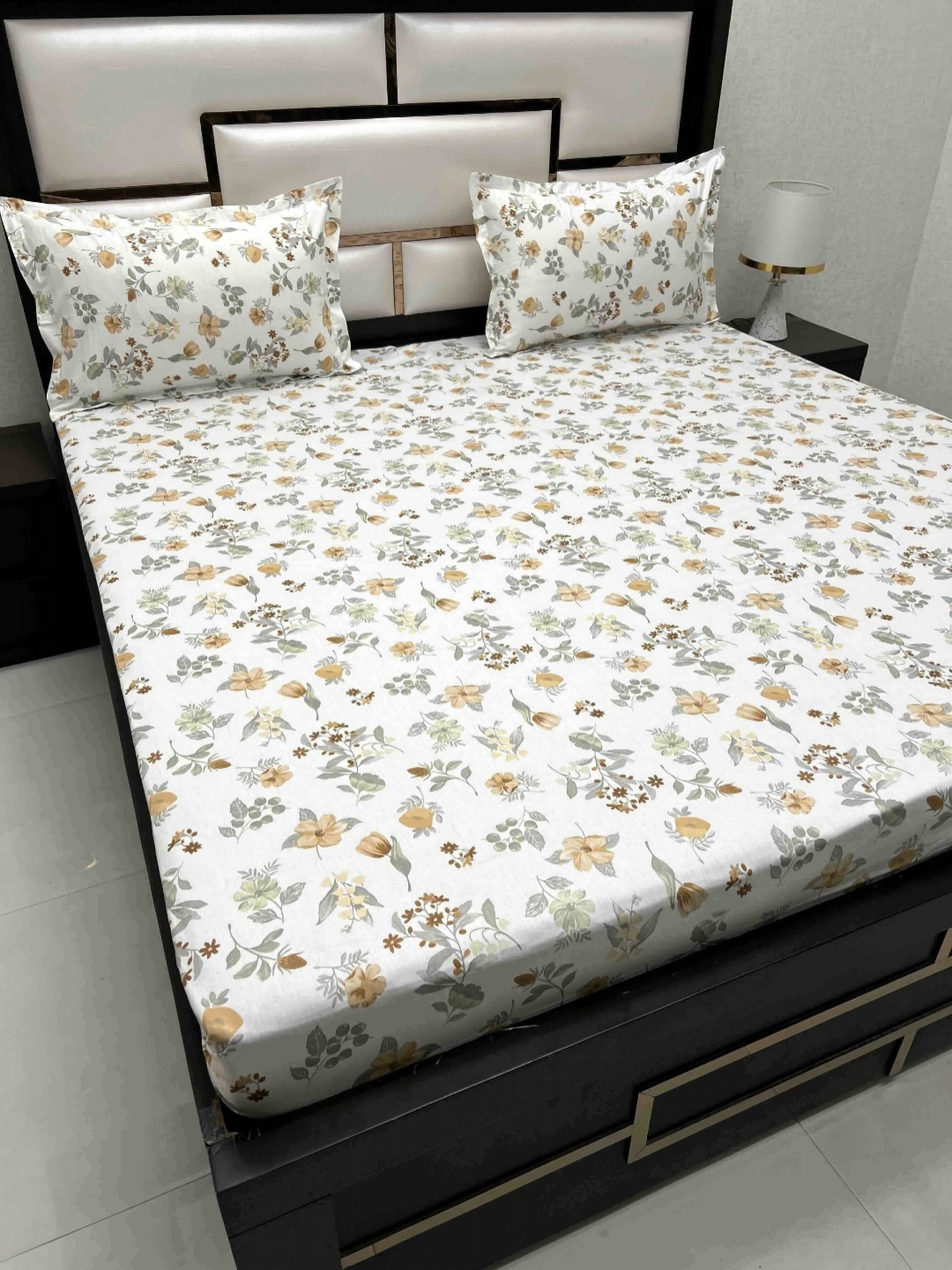 

Pure Decor Royal Passion Yellow 250 TC Pure Cotton Queen Bedsheet Set-2.27 m x 2.55 m, White