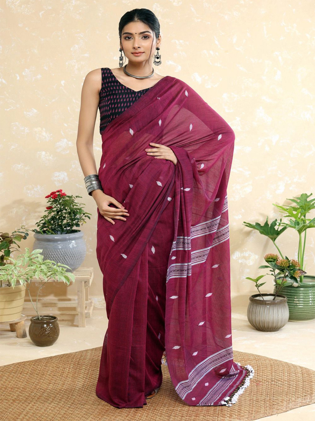 

Sutra Art of Clothing Woven Design Pure Cotton Jamdani Saree, Maroon