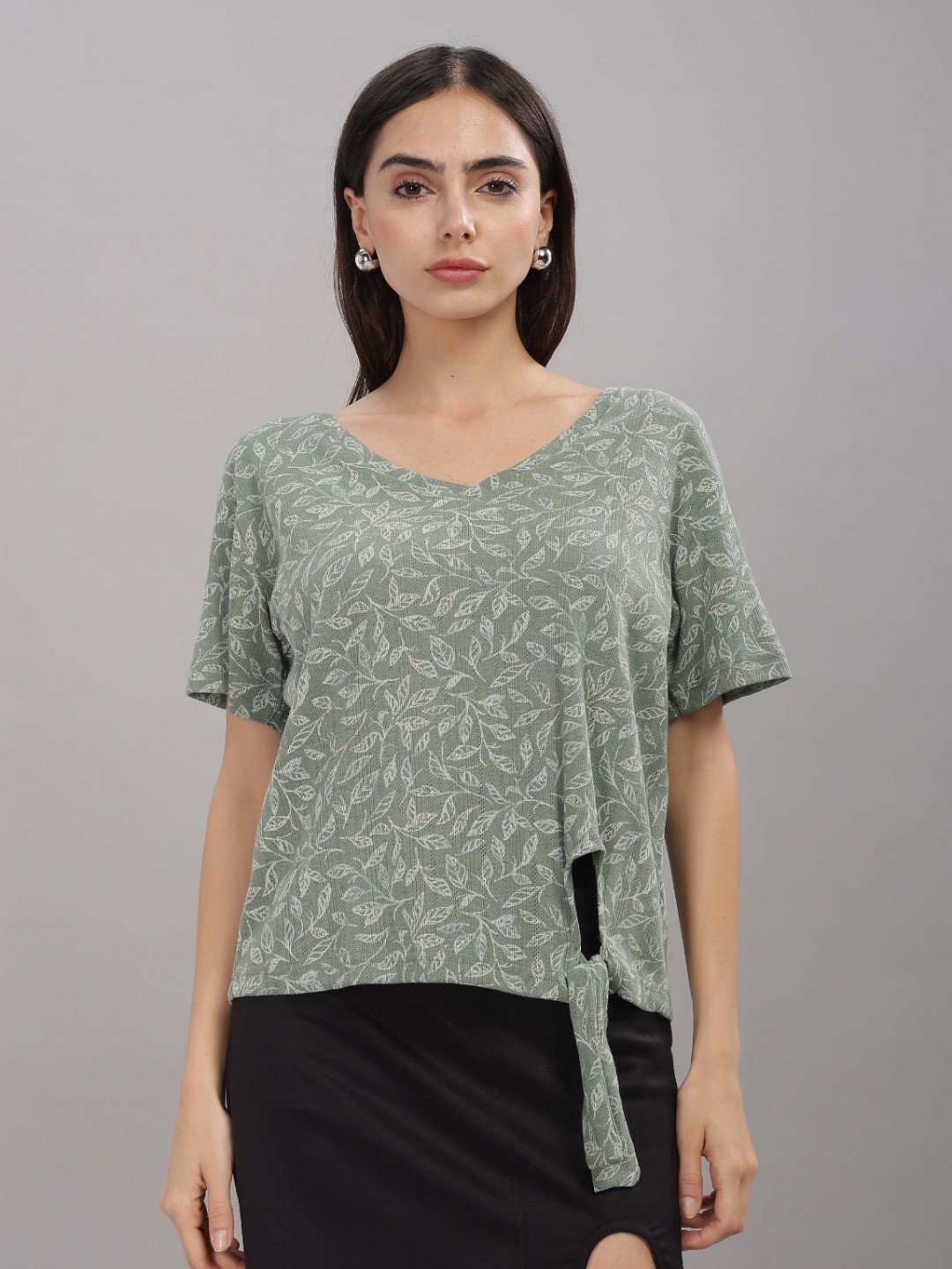 

HEYLAY Women V-Neck Drop-Shoulder Sleeves T-shirt, Green