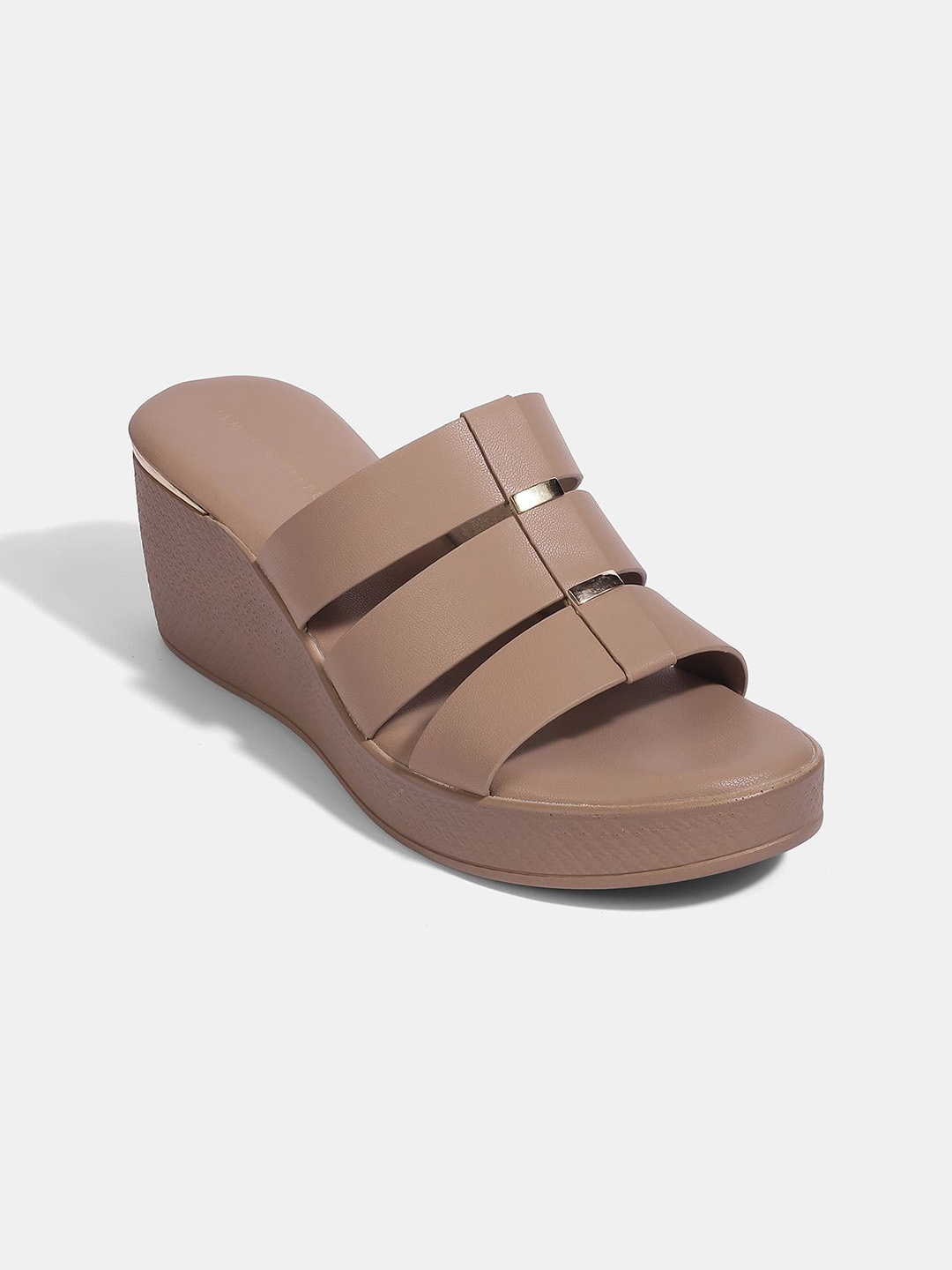 

LEMON & PEPPER Wedge Sandals with Bows, Nude