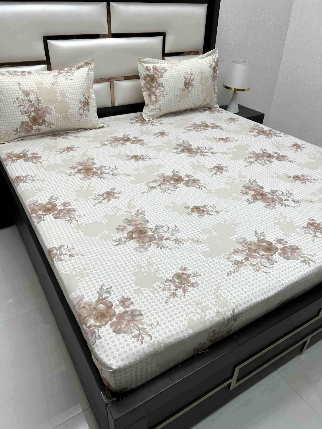 

Pure Decor Royal Passion White 380 TC Pure Cotton Queen Bedsheet Set-2.27 m x 2.55 m, Brown