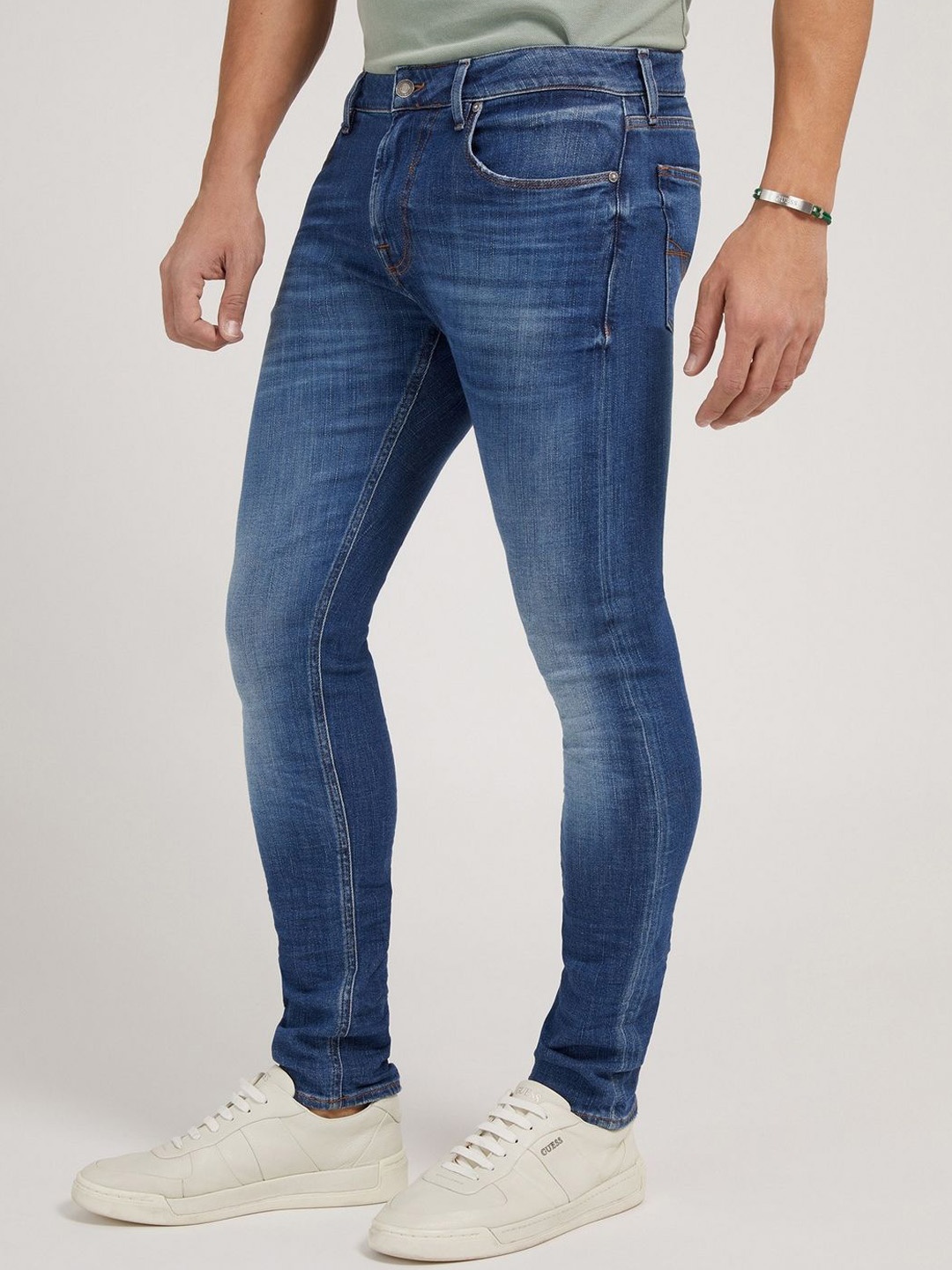 

GUESS Men Skinny Fit Light Fade Jeans, Blue
