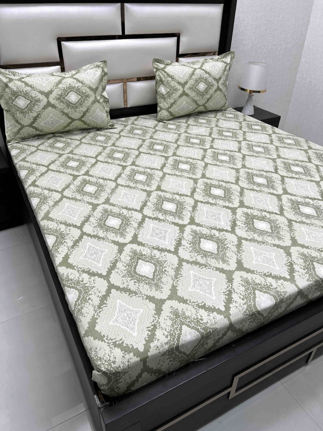 

Pure Decor Royal Passion Green EthnicMotif Cotton 330 TC Queen Bedsheet Set 2.26 x 2.56 m