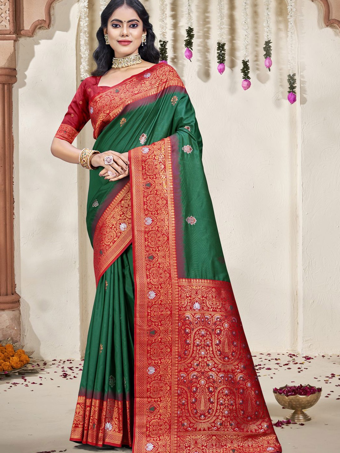 

SANGAM PRINTS Woven Design Silk Blend Designer Tussar Saree, Green