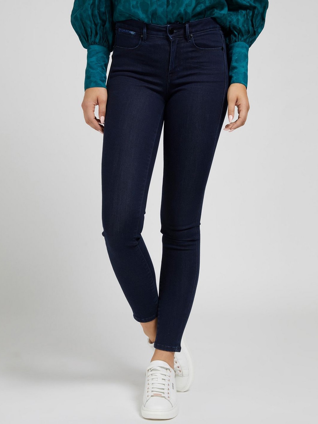 

GUESS Women Skinny Fit Low Distress Jeans, Blue