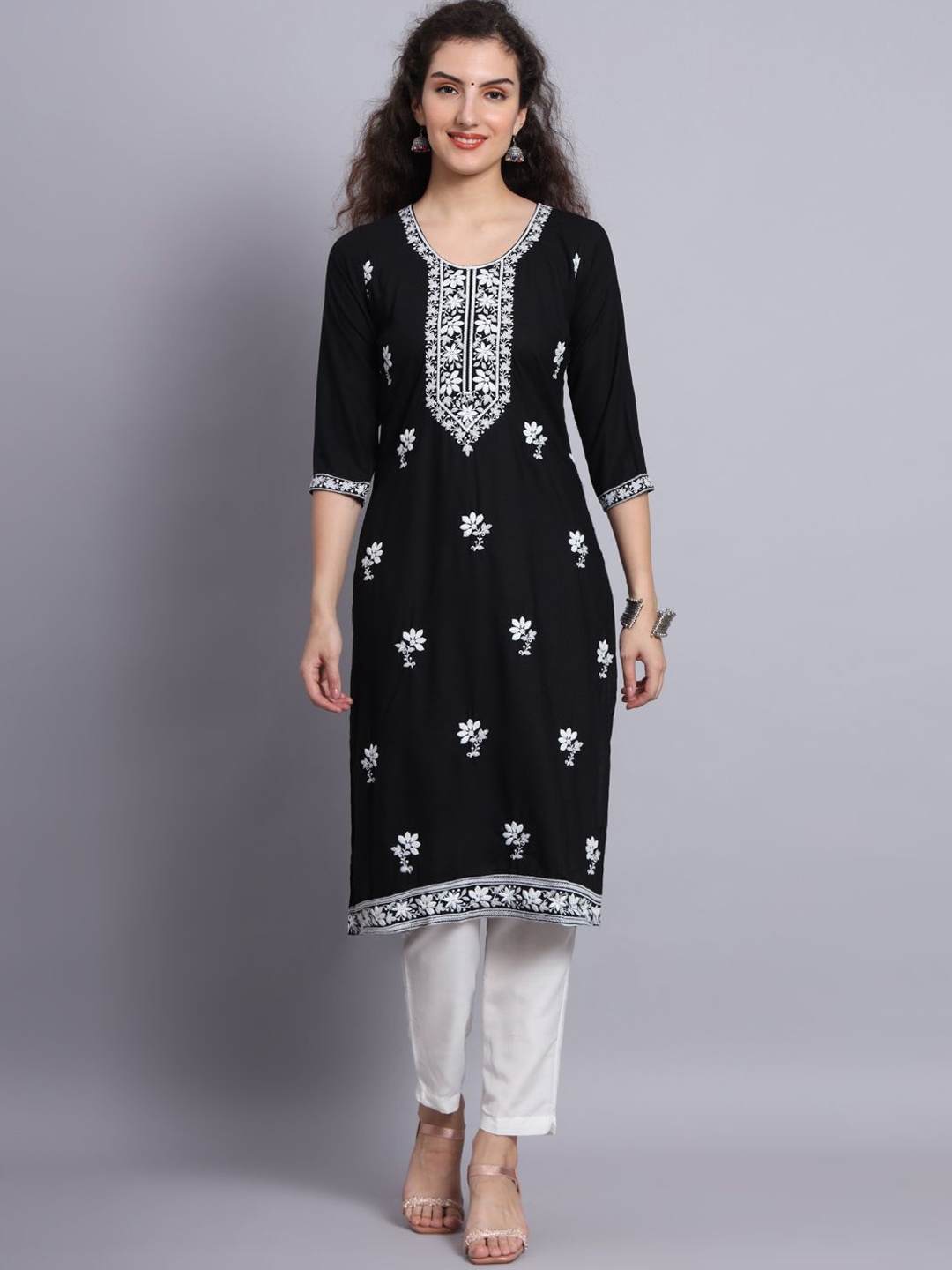 

HERE&NOW Women Floral Embroidered Thread Work Kurta, Black