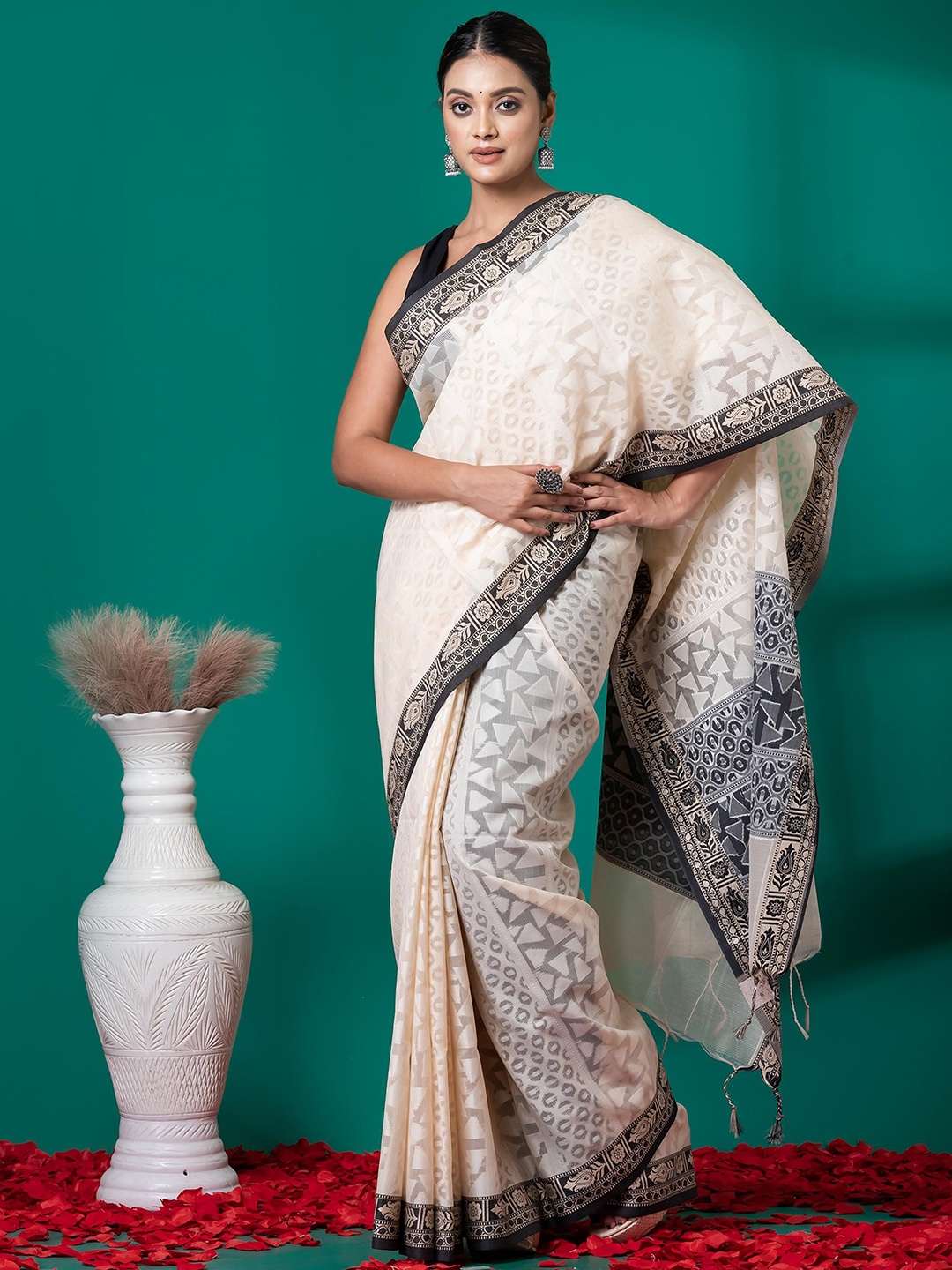 

VIBHAVARI Woven Design Pure Cotton Fusion Saree, Beige