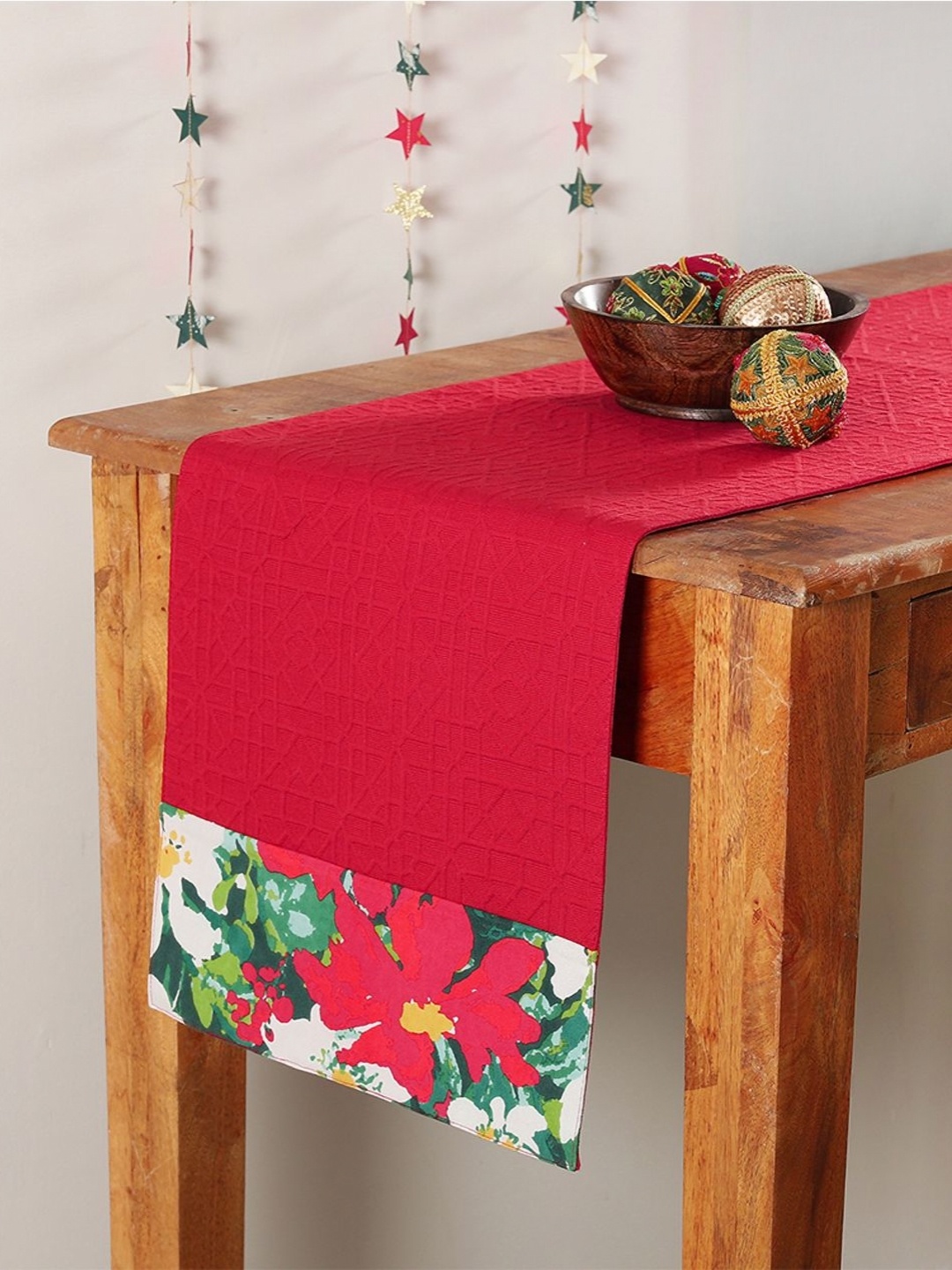 

Ratan Cart Red & Green Floral Printed Pure Cotton Rectangular Table Runner