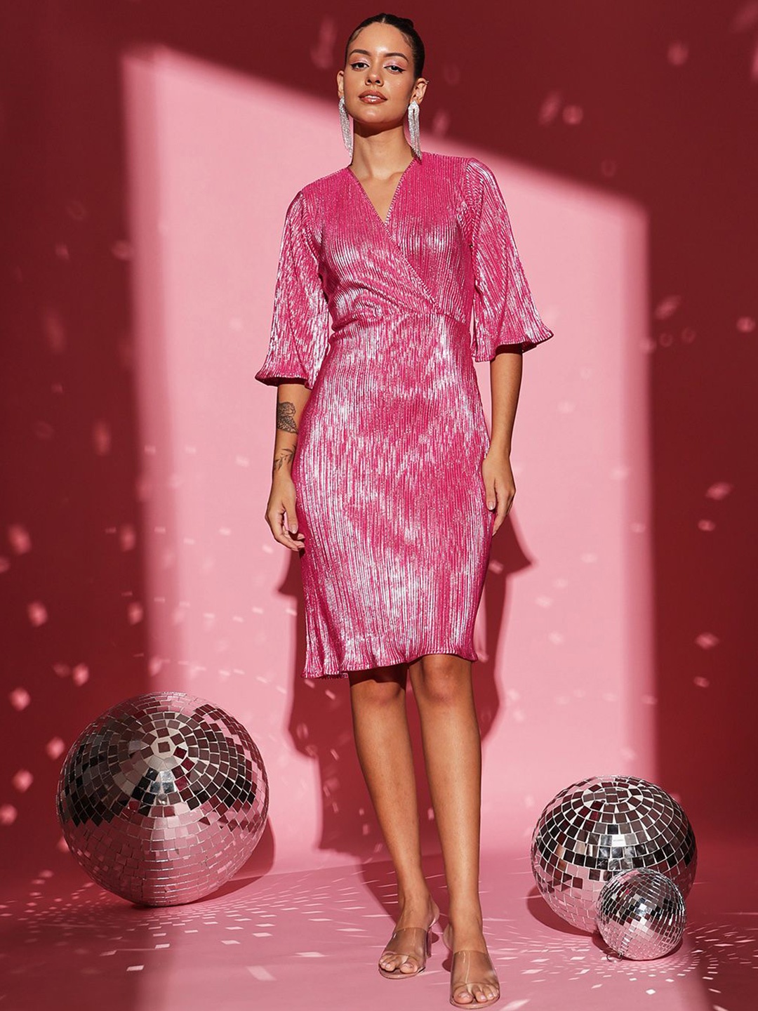 

The Roadster Lifestyle Co V-Neck Knee Length Dress, Pink