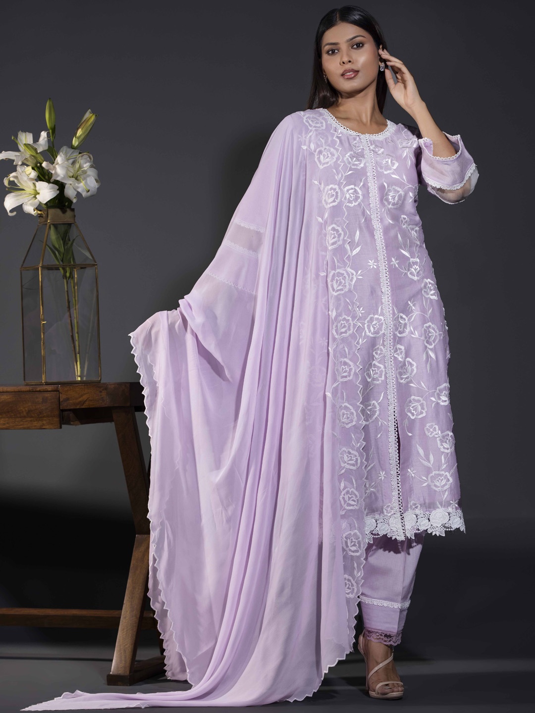 

SHWETA DABAS Women Embroidered Regular Patchwork Chanderi Silk Kurta with Trousers & With Dupatta, Lavender
