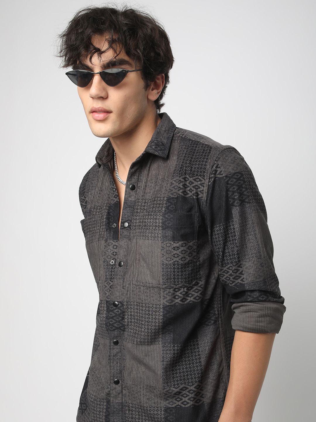 

VASTRADO Men Classic Spread Collar Geometric Printed Cotton Slim Fit Casual Shirt, Black