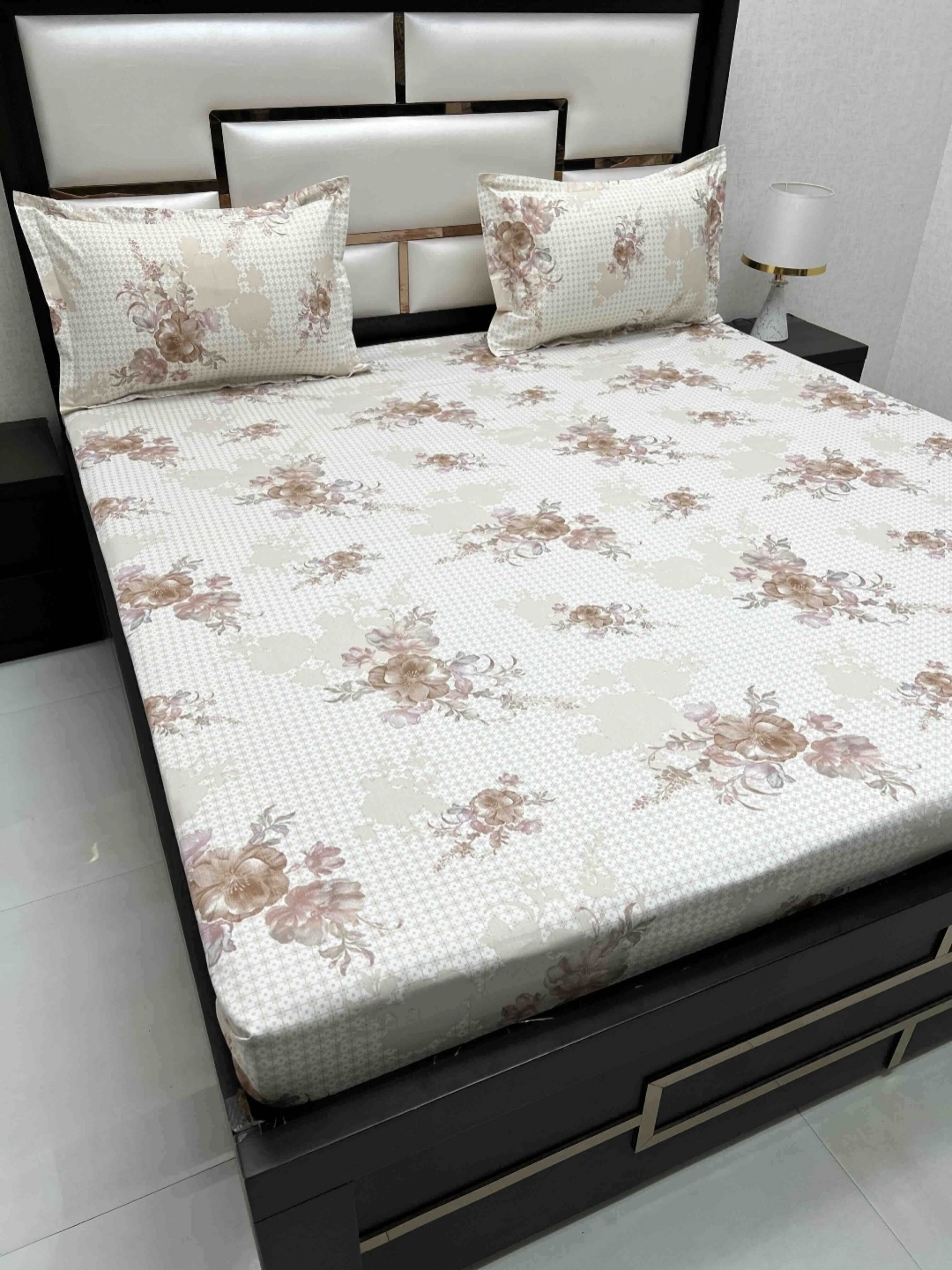 

Pure Decor Royal Passion Brown Floral Cotton 250 TC Queen Bedsheet Set 2.25 m x 2.55 m