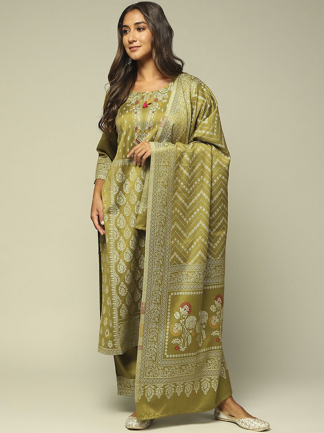 

Rangriti Women Floral Printed Regular Kurta with Palazzos & With Dupatta, Green