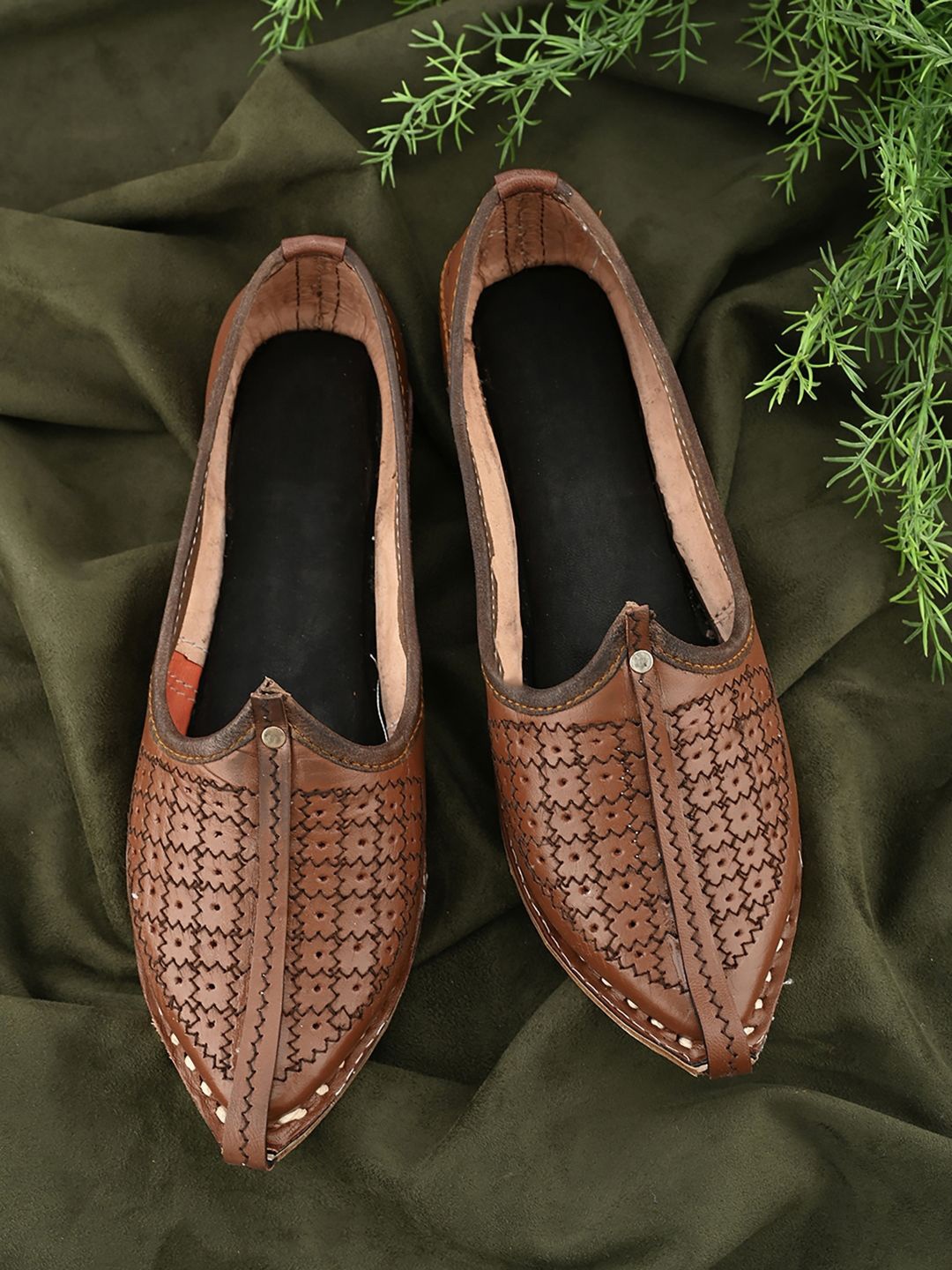 

Apratim Men Textured Mojaris with Bows Flats, Tan