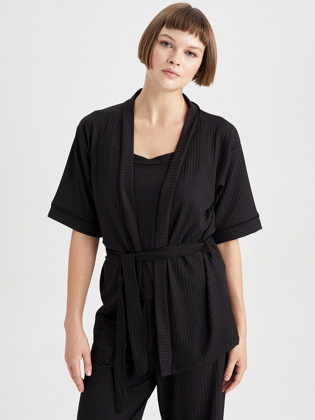 

DeFacto Short Sleeve Bath Robe With Belt, Black