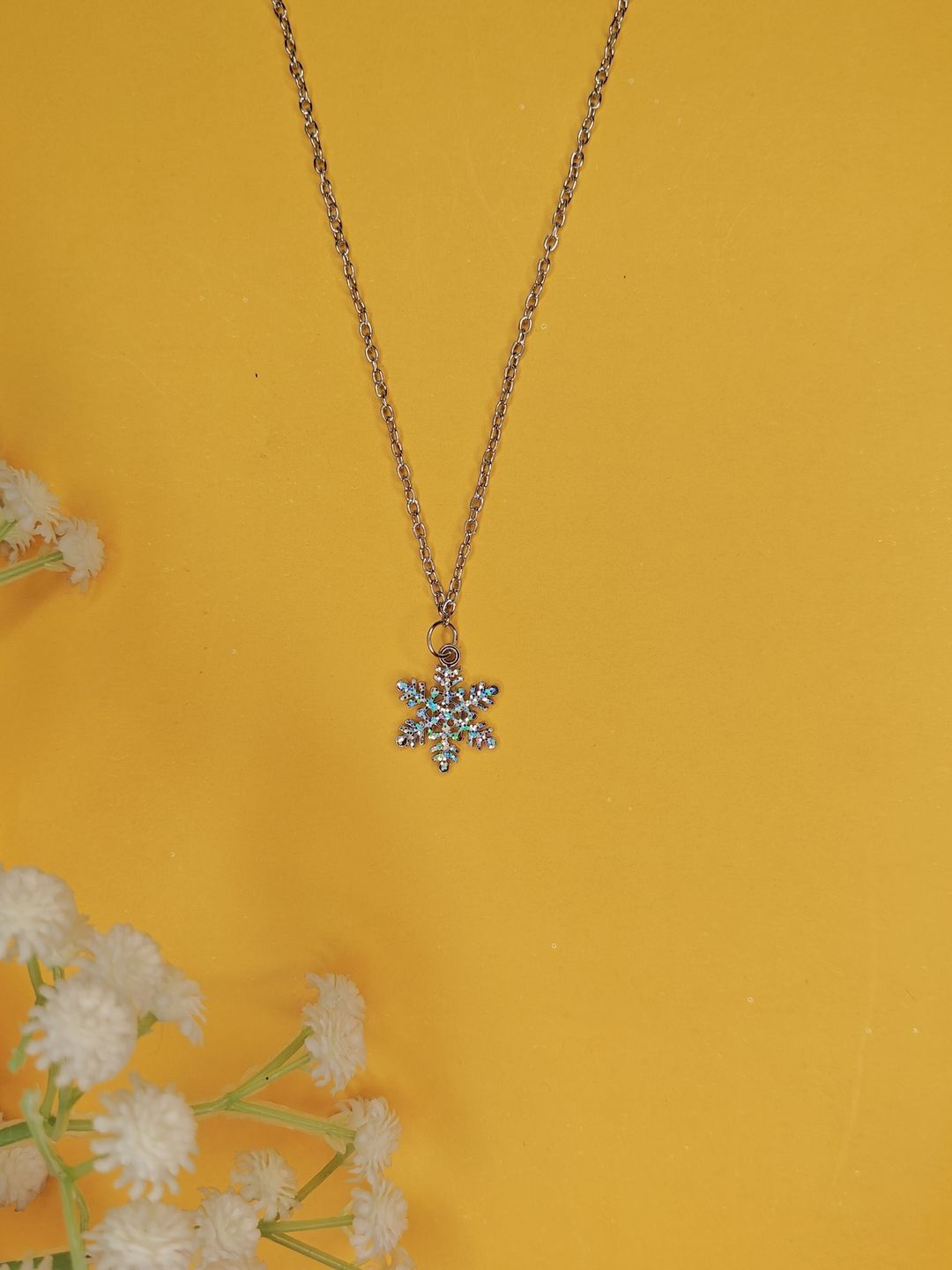 

NVR Silver-Plated Circular Pendants with Chains