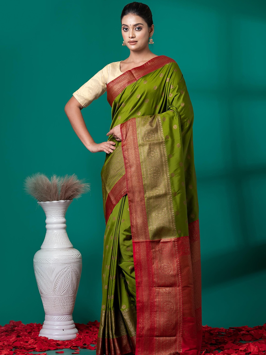 

VIBHAVARI Woven Design Zari Silk Blend Saree, Green