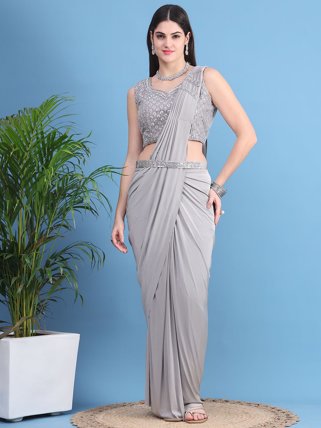 

Grancy Sequinned Ready to Wear Saree, Grey