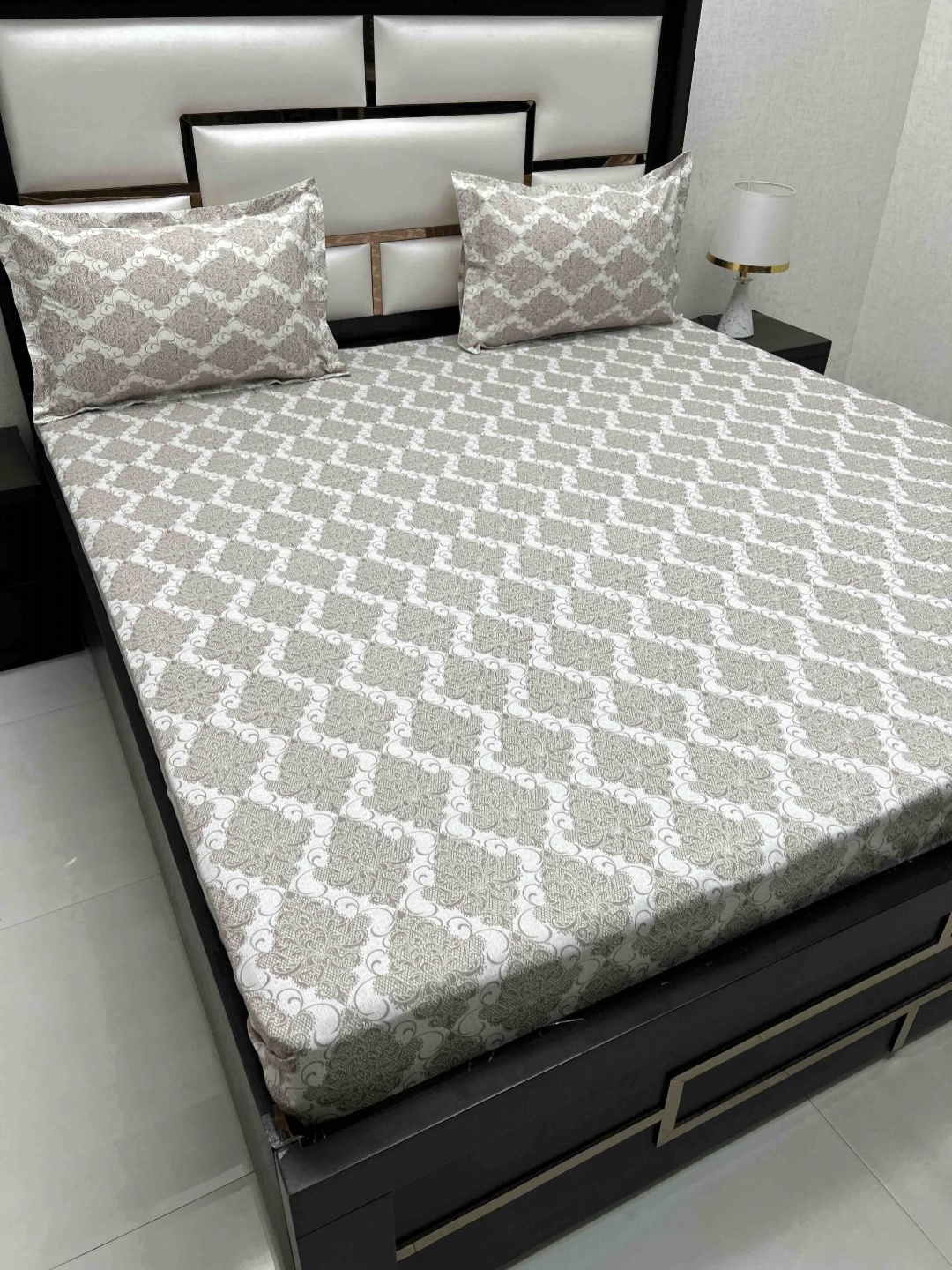 

Pure Decor Royal Passion Brown Printed Pure Cotton 230 TC Queen Bedsheet Set 2.54 x 2.26 m