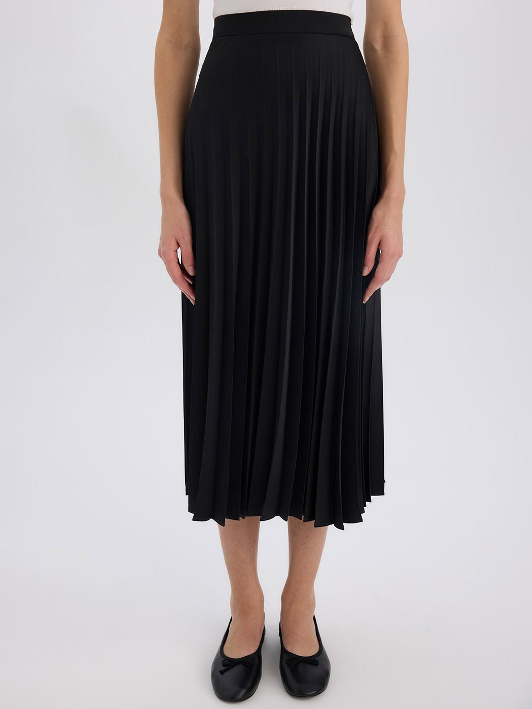 

DeFacto Midi Slip-On Pleated Flared Midi Skirt, Black