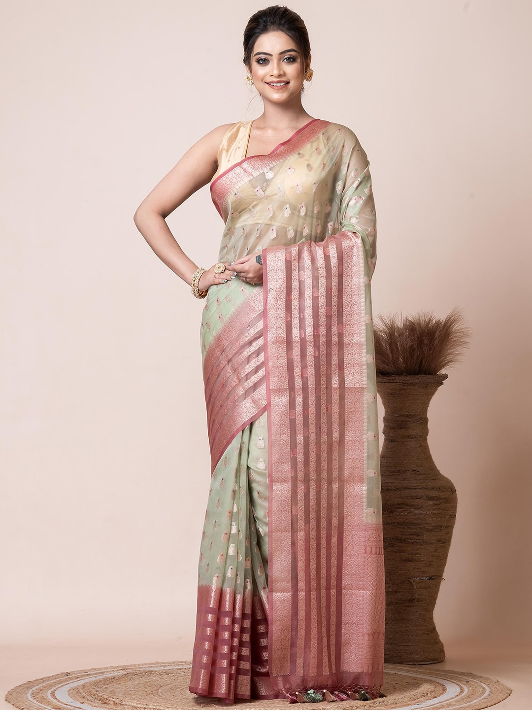 

VIBHAVARI Woven Design Zari Organza Saree, Green