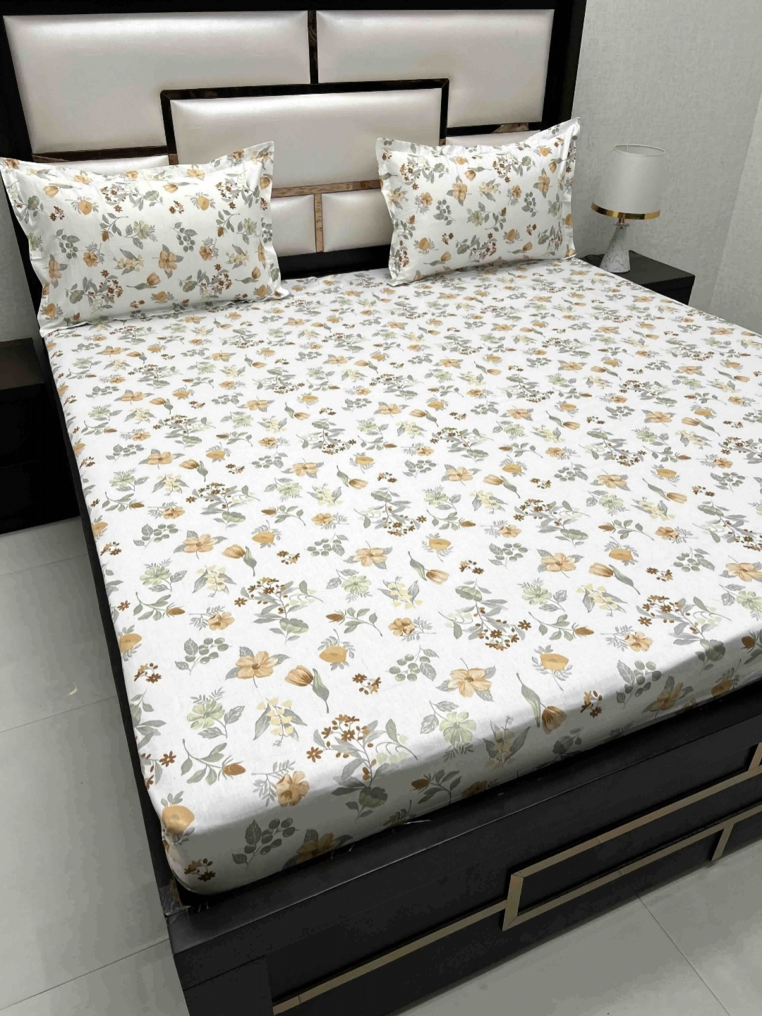 

Pure Decor Royal Passion White Printed Pure Cotton 240 TC Queen Bedsheet Set 2.54 x 2.26 m