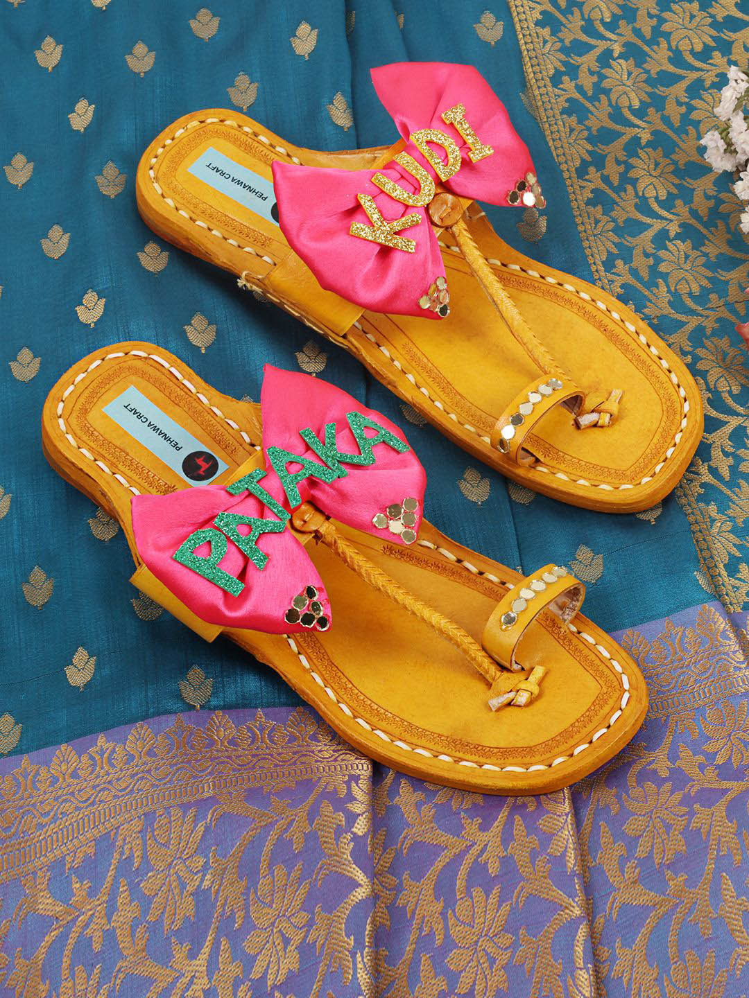 

PehnawaCraft Ethnic Embellished Kudi Pataka Leather kolhapuri One Toe Flats With Bows, Pink