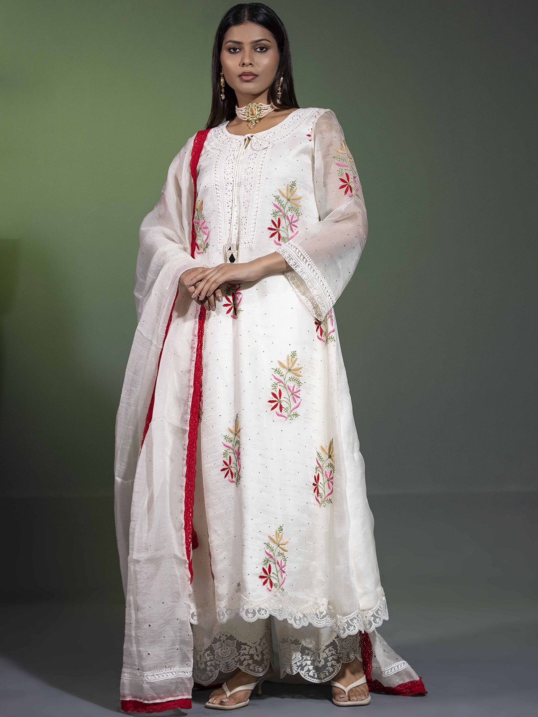 

SHWETA DABAS Women Floral Embroidered Regular Zardozi Kurta with Palazzos & With Dupatta, White