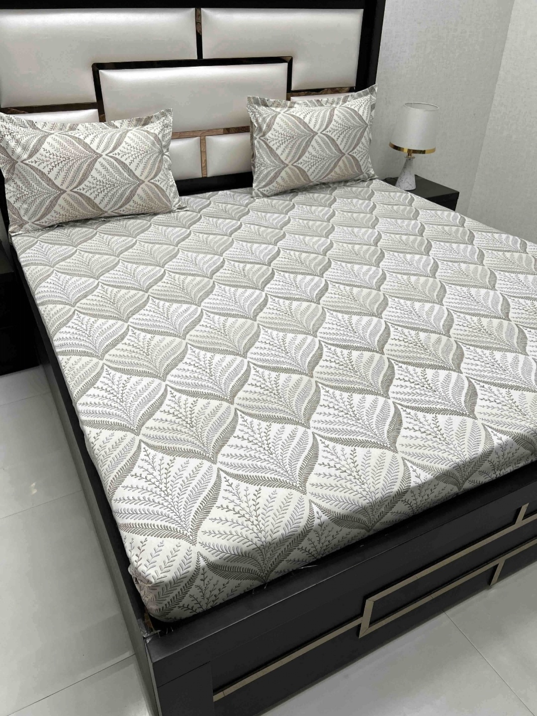 

Pure Decor Royal Passion Brown Printed Pure Cotton 330 TC Queen Bedsheet Set 2.54 x 2.26 m