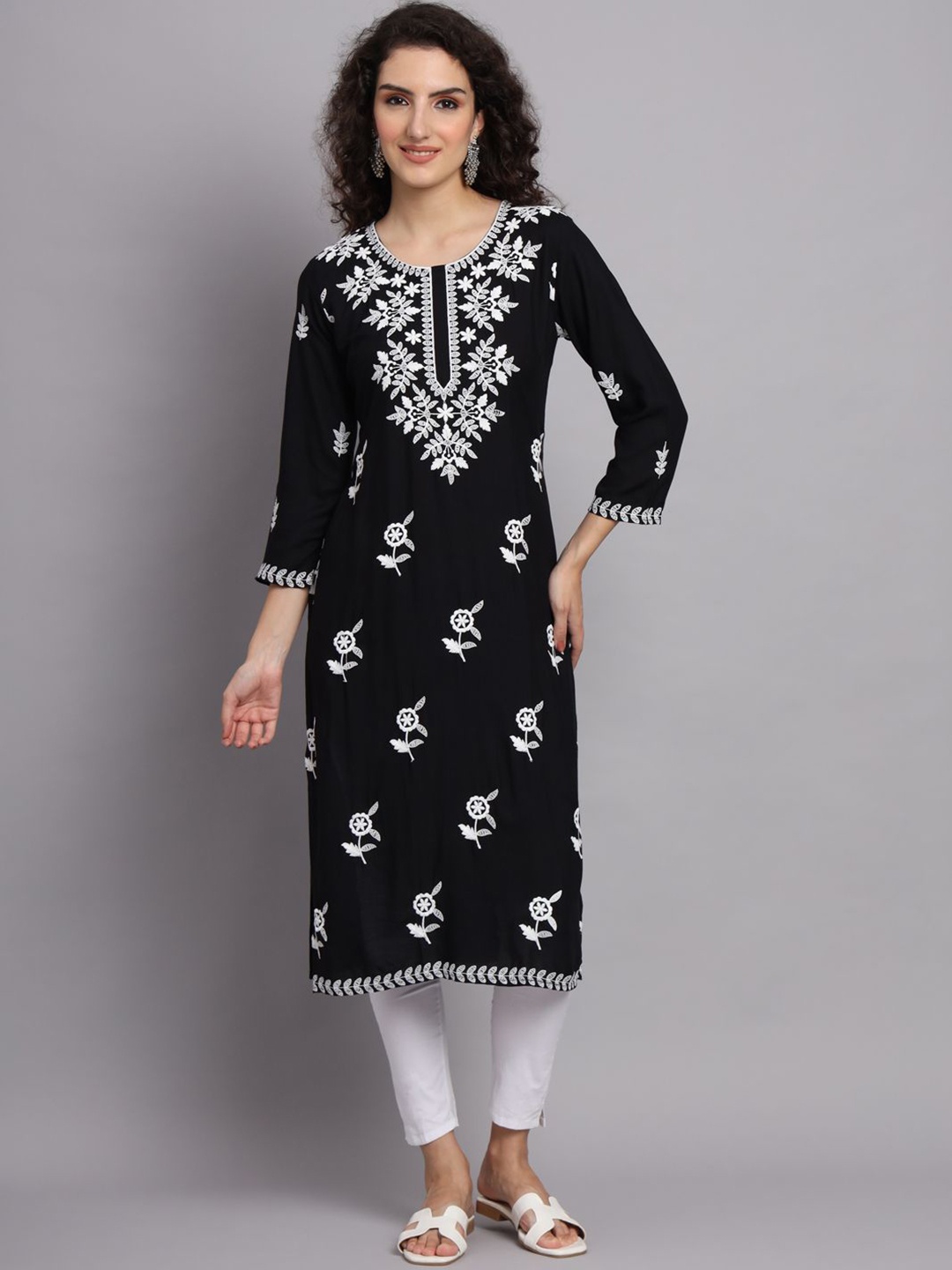 

HERE&NOW Women Floral Embroidered Thread Work Kurta, Black