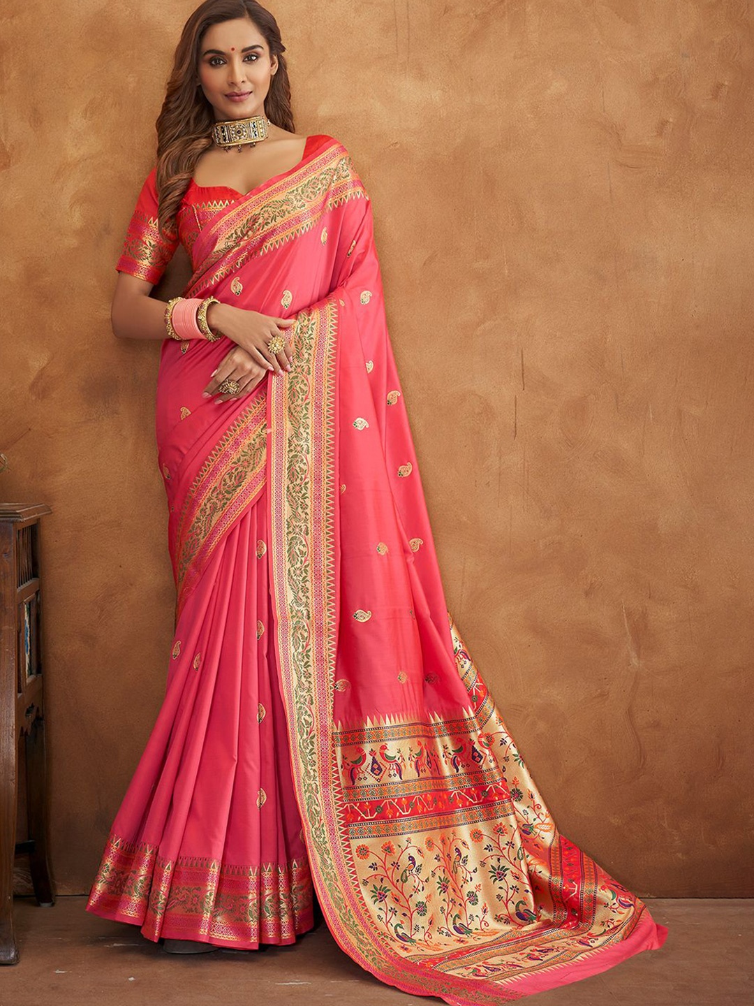 

DEVATITHI Woven Design Silk Blend Banarasi Saree, Pink