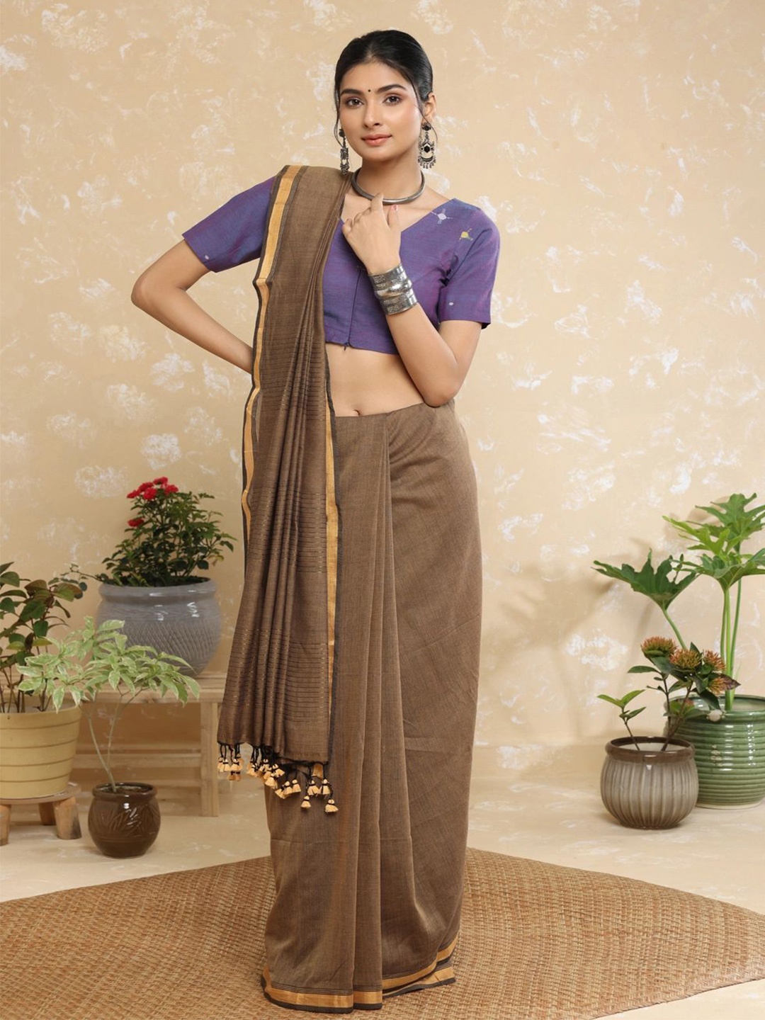 

Sutra Art of Clothing Zari Pure Cotton Jamdani Saree, Brown