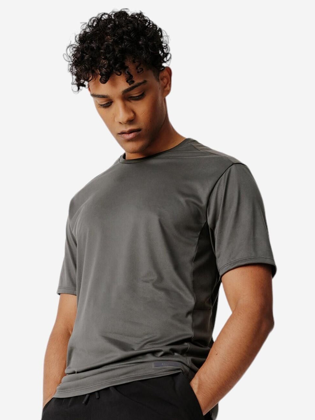 

KIPRUN By Decathlon Men Tshirts, Olive