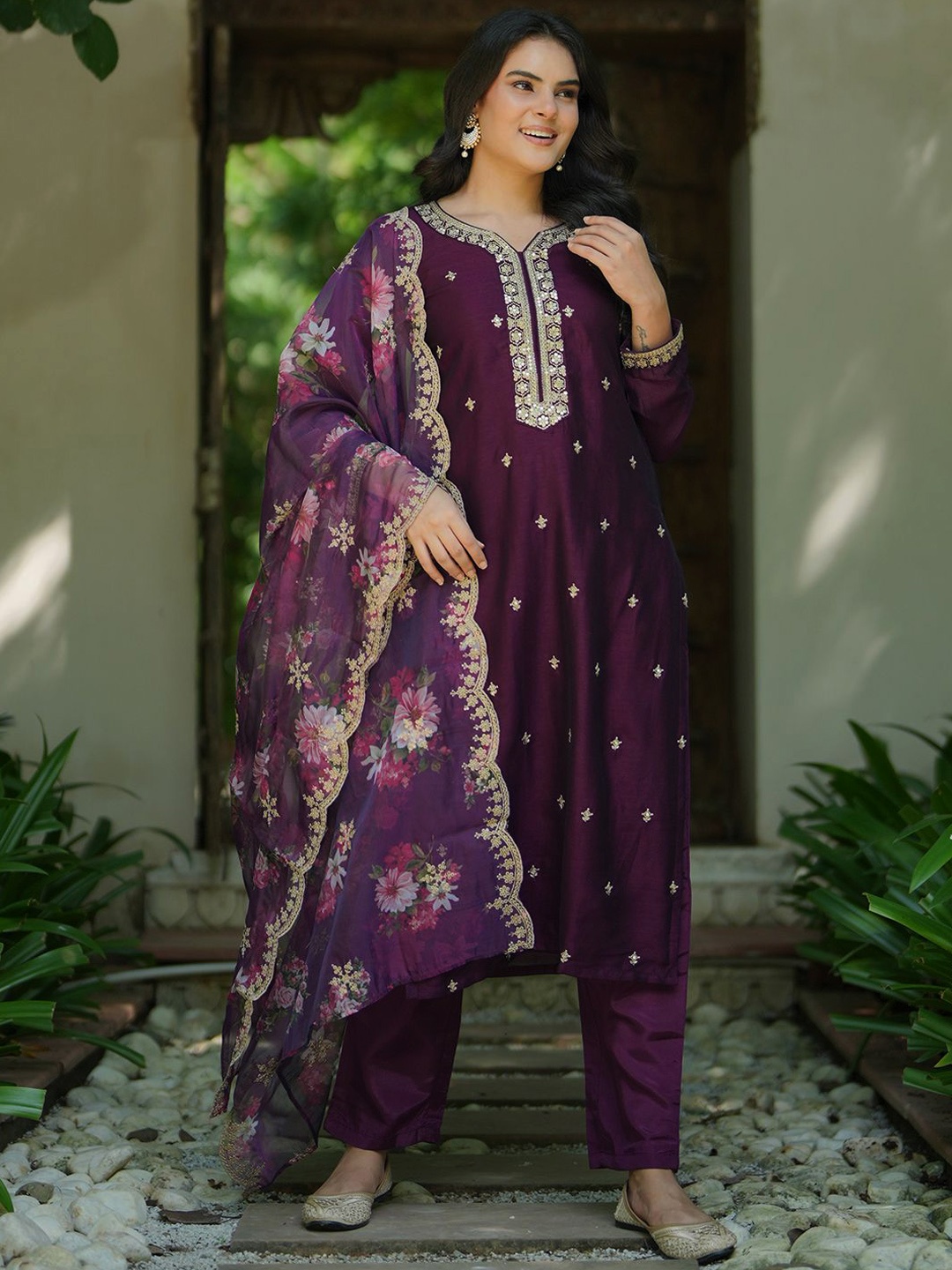 

Libas Women Ethnic Motifs Embroidered Regular Kurta with Trousers & With Dupatta, Burgundy