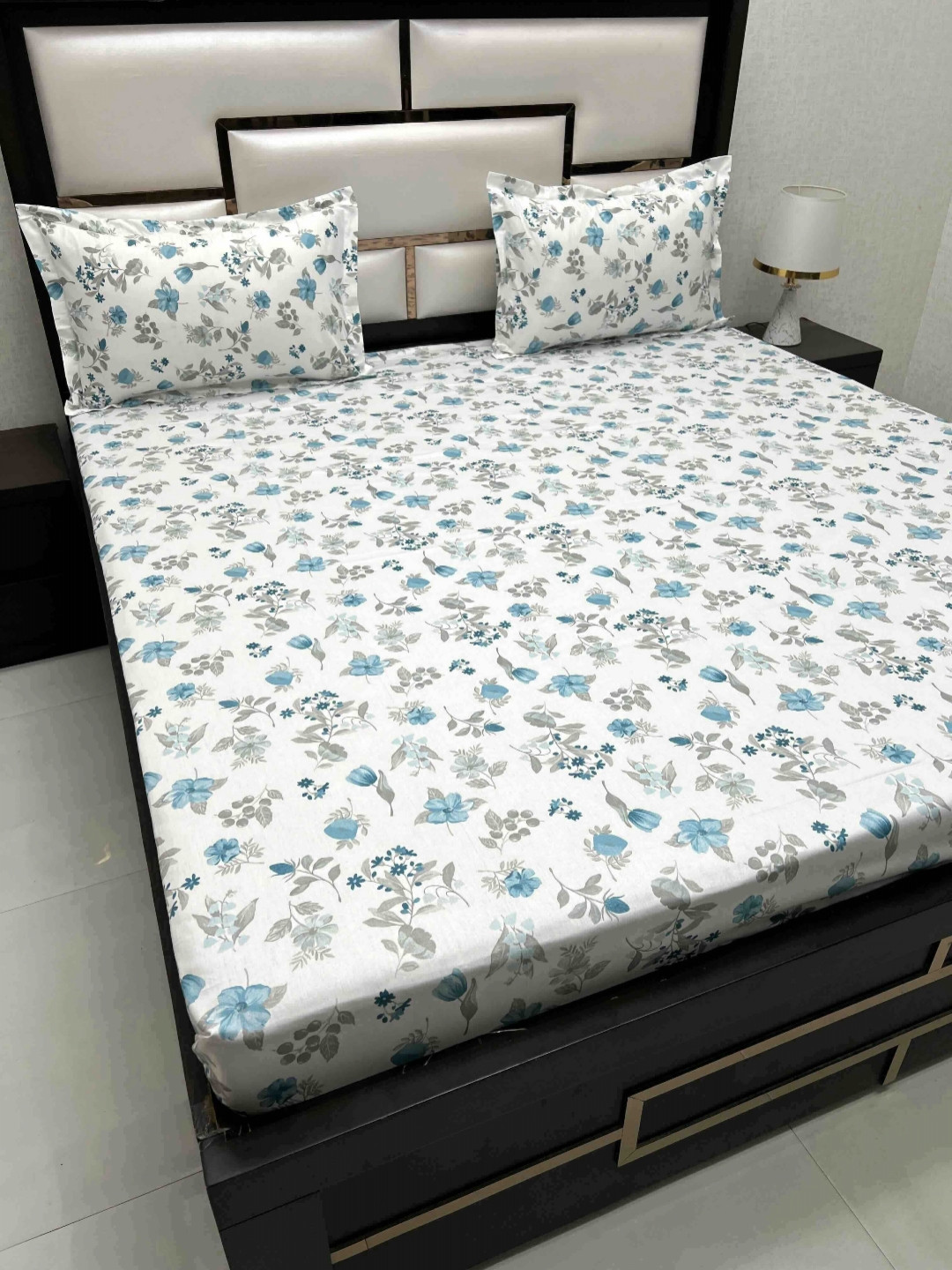 

Pure Decor Royal Passion White Printed Pure Cotton 230 TC Queen Bedsheet Set 2.54 x 2.26 m