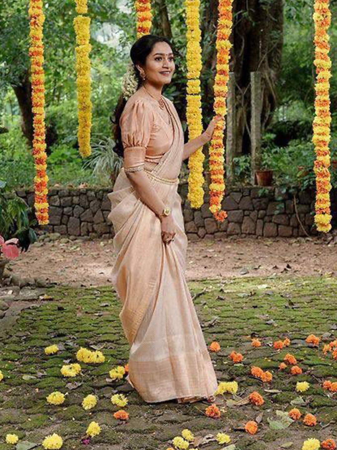 

Jinax Woven Design Zari Pure Silk Banarasi Saree, Cream