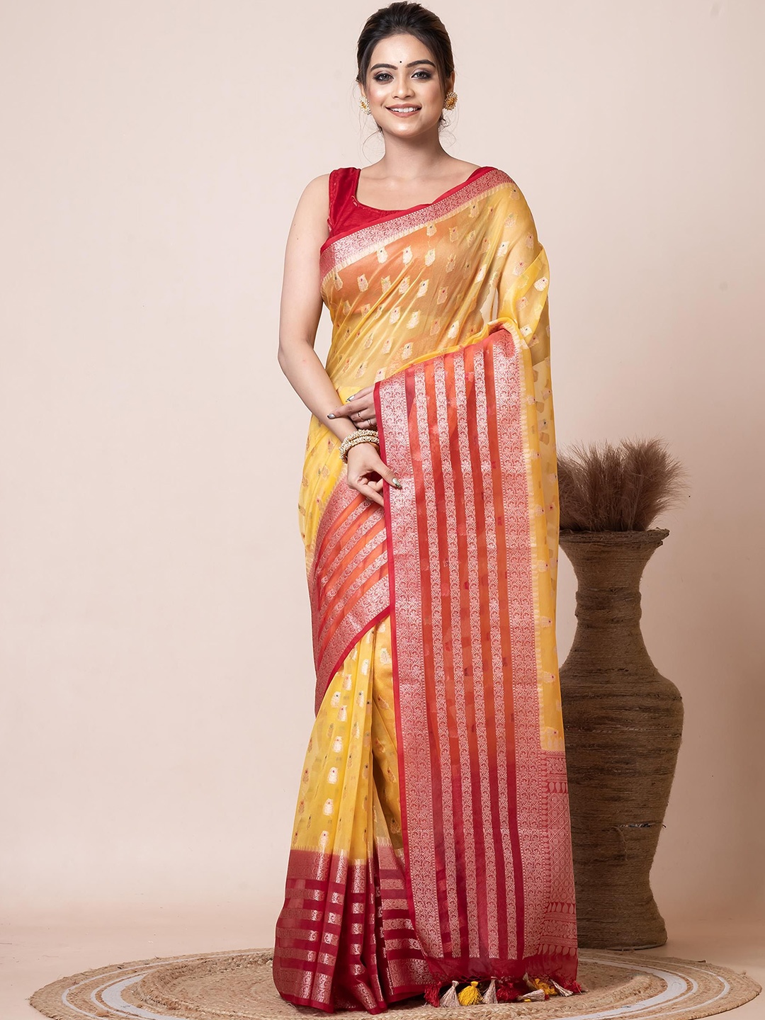 

VIBHAVARI Zari Organza Fusion Saree, Yellow