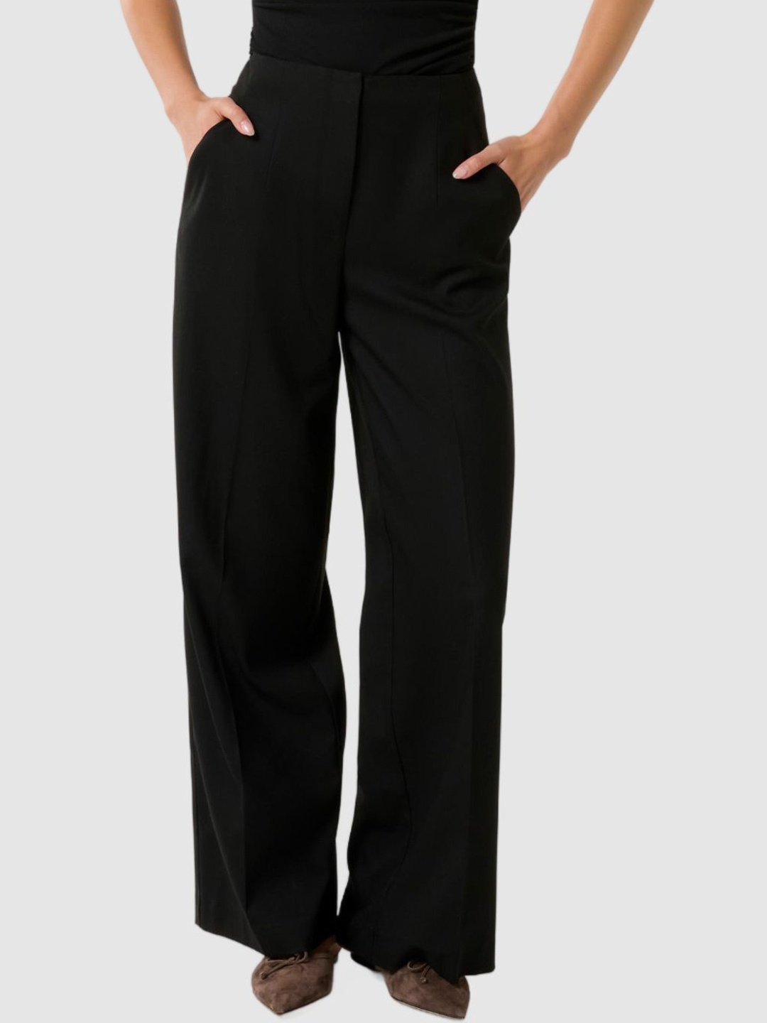 

Forever New Women Tailored Slim Fit High-Rise Pleated Trousers, Black