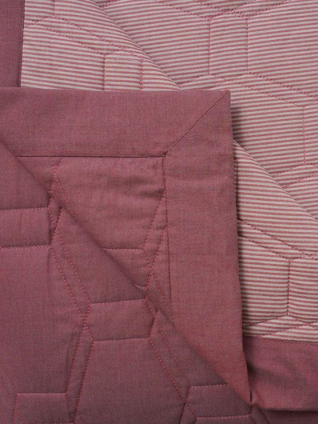 

MASPAR Pin Stripe Red Printed 110 GSM Double AC Quilt