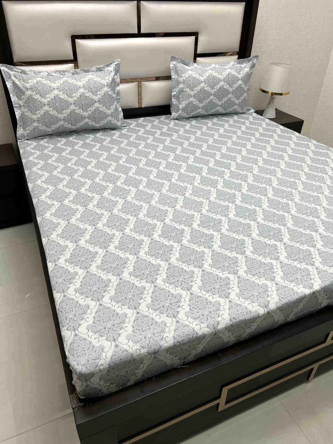 

Pure Decor Royal Passion White 250 TC Pure Cotton Queen Bedsheet Set-2.27 m x 2.55 m, Grey