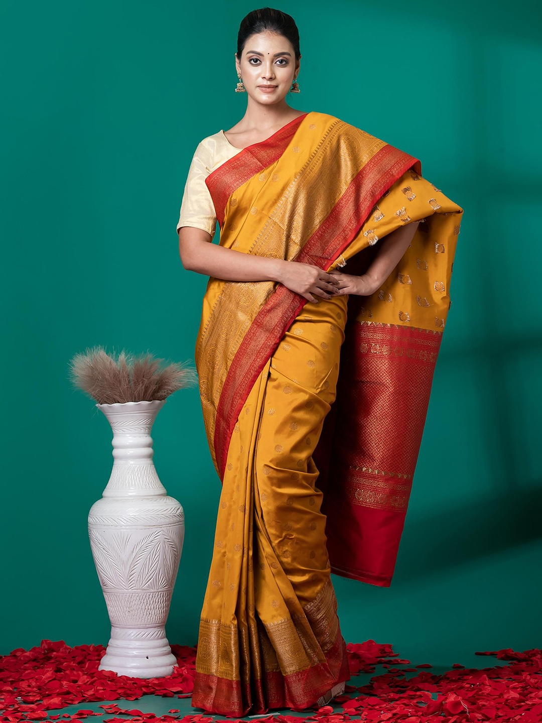 

VIBHAVARI Woven Design Zari Silk Blend Saree, Yellow