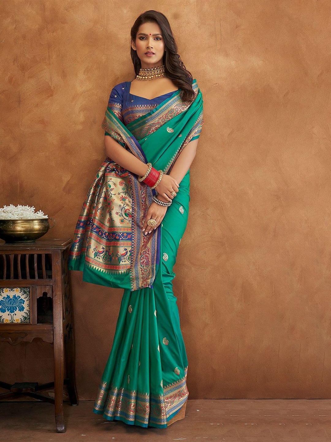 

DEVATITHI Woven Design Zari Silk Blend Banarasi Saree, Green