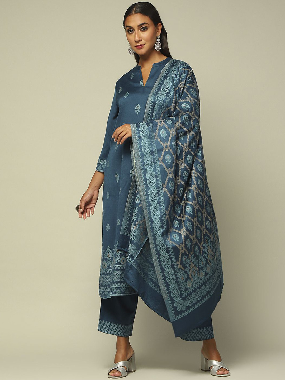 

Rangriti Women Floral Printed Regular Kurta with Palazzos & With Dupatta, Blue