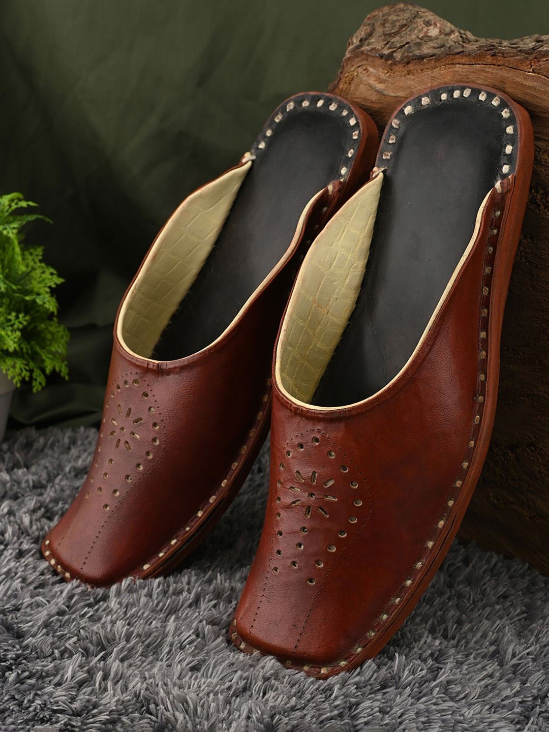

Apratim Men Ethnic Mojaris Flats, Brown