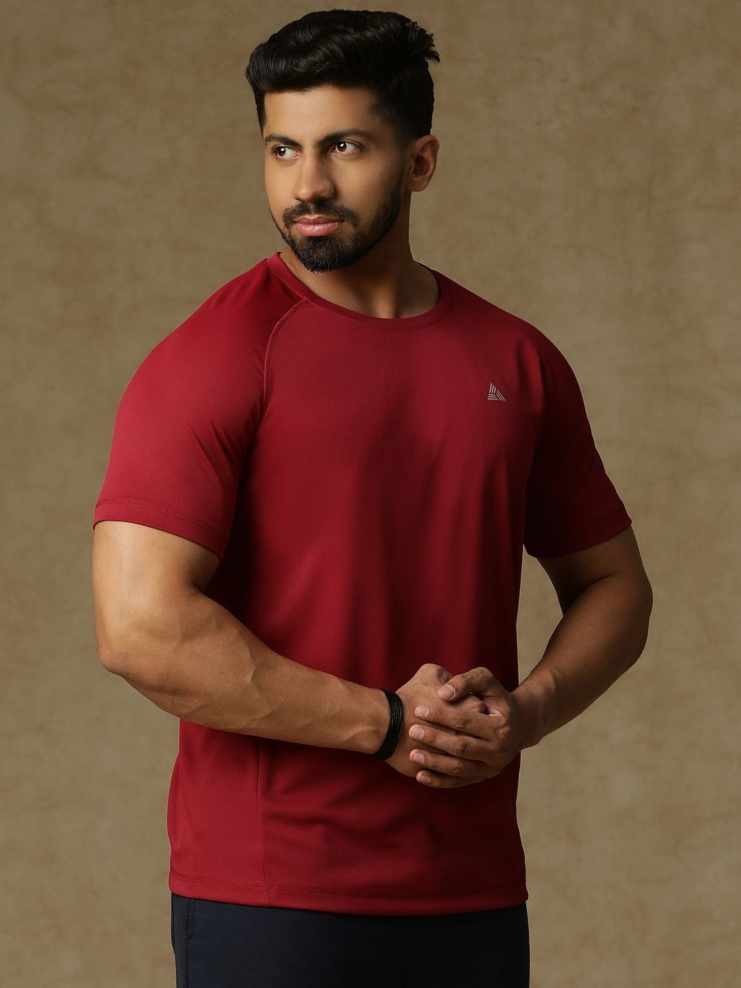 

ATHLISIS Men Dri-FIT Pockets Slim Fit T-shirt, Maroon