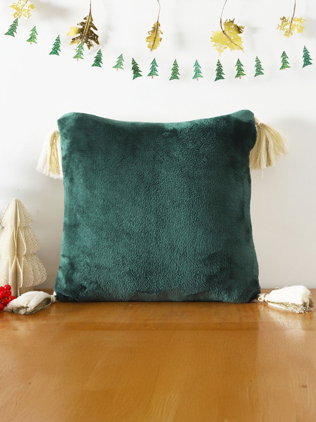

Ratan Cart Green & White Embroidered Square Cushion Covers