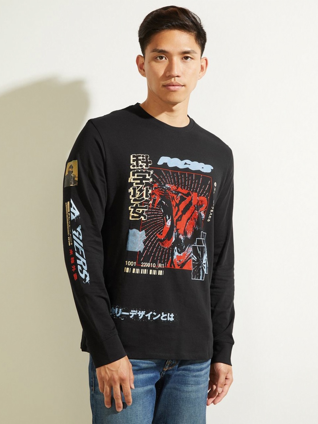

GUESS Men Typography Printed Pure Cotton Applique T-shirt, Black